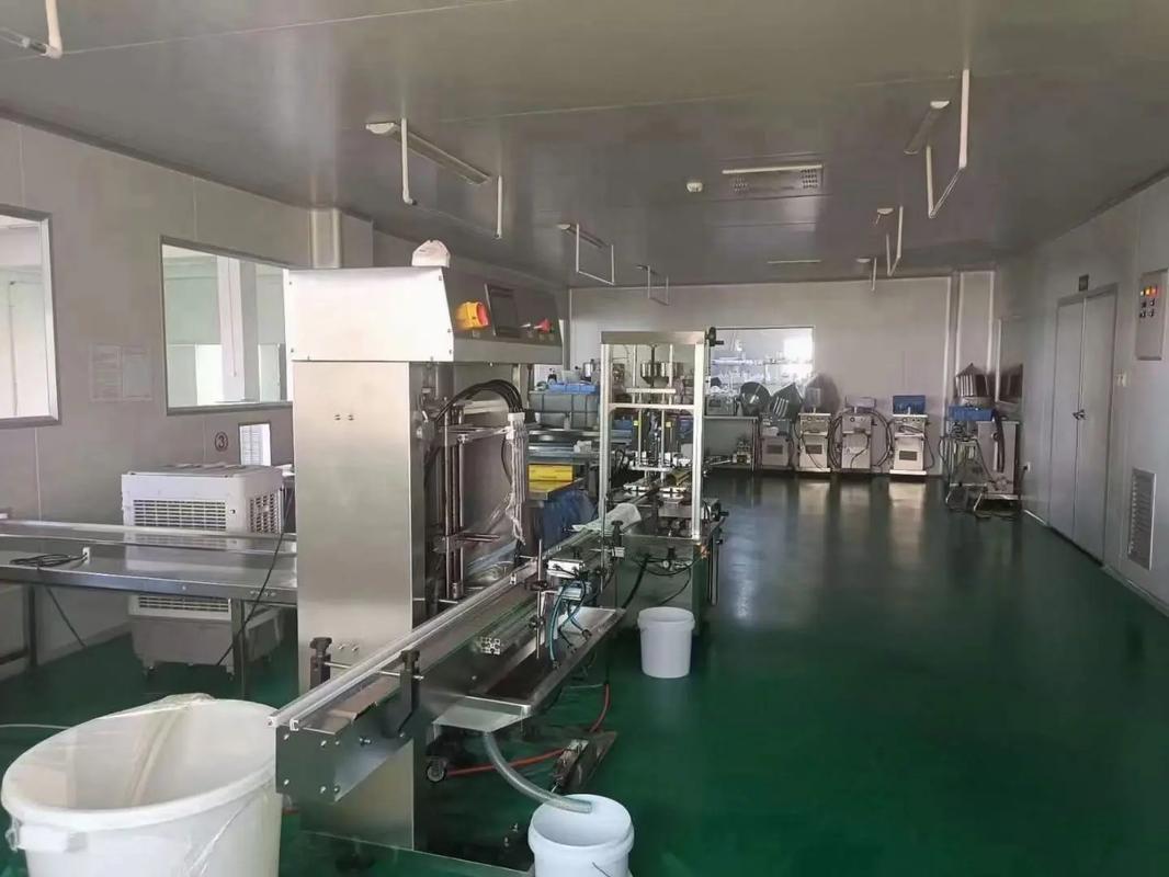 江高鎮(zhèn)化妝品護(hù)膚工廠機(jī)器誠(chéng)心轉(zhuǎn)讓?zhuān)瑥U鐵價(jià)處理